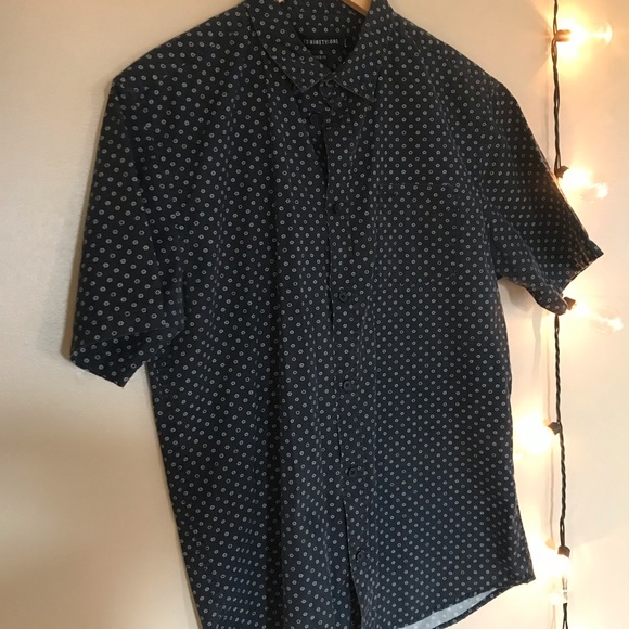 Button down size large - Picture 1 of 3